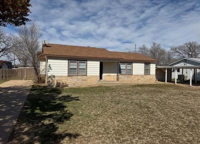 Property at 1040 W Dickens St, Slaton, TX 79364, 2 beds, 1 bath