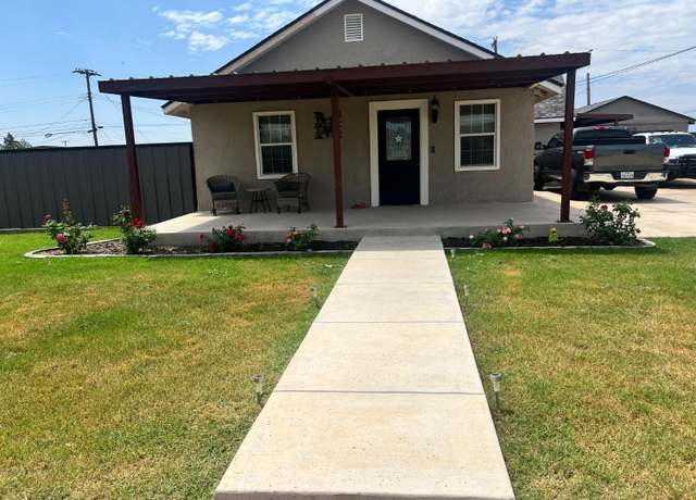 Property at 1848 9th St, Levelland, TX 79336, 3 beds, 1 bath