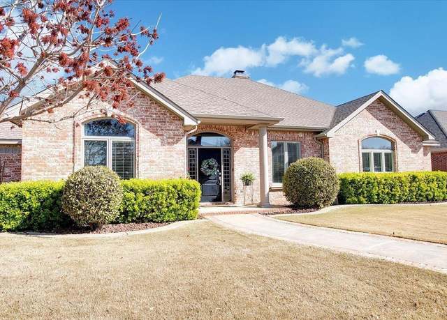 Property at 4818 104th St, Lubbock, TX 79424, 4 beds, 3 baths