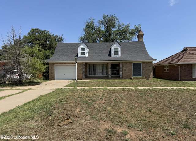 Property at 1404 W 7th St, Plainview, TX 79072, 4 beds, 2 baths