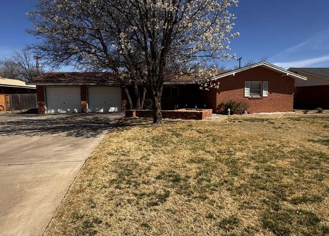 Property at 1304 Floydada, Plainview, TX 79072, 3 beds, 2 baths