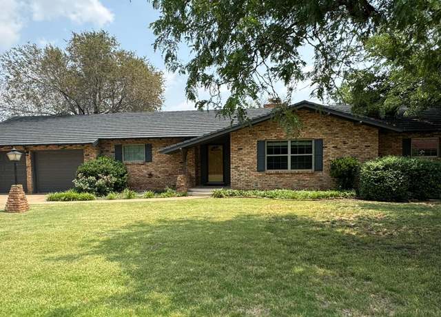 Property at 1408 Amarillo St, Plainview, TX 79072, 3 beds, 2 baths