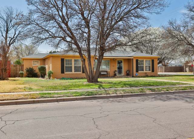 Property at 2623 32nd St, Lubbock, TX 79410, 3 beds, 2 baths