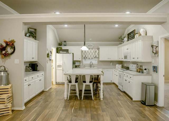 Property at 9807 Huron Ave, Lubbock, TX 79424, 3 beds, 2 baths