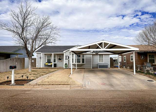 Property at 2104 W 26th, Plainview, TX 79072, 3 beds, 2 baths