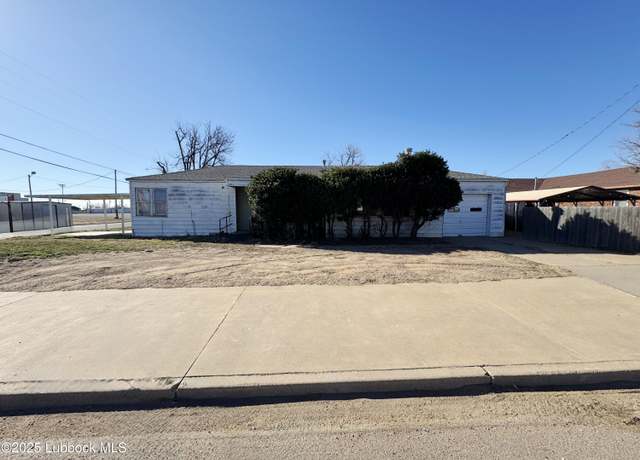 Property at 420 E Locust St, Lockney, TX 79241, 3 beds, 2 baths