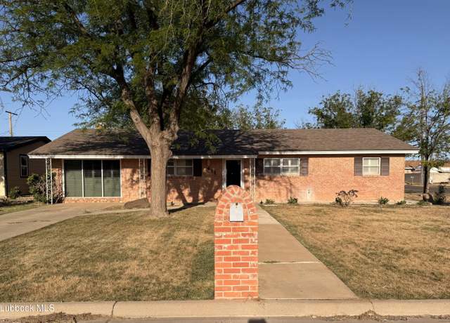 Property at 411 SW 12th St, Seminole, TX 79360, 3 beds, 2 baths