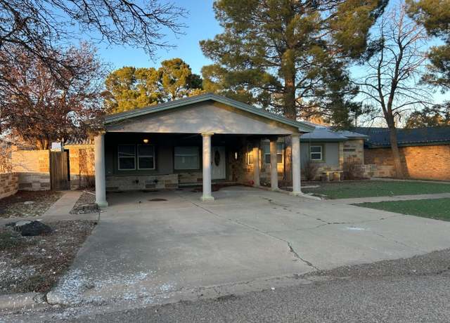 Property at 604 17th St, Seagraves, TX 79359, 4 beds, 4 baths