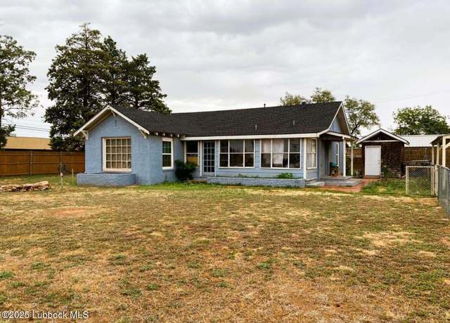 Property at 301 Cactus Dr, Levelland, TX 79336, 2 beds, 2 baths
