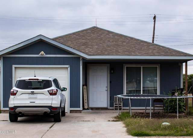Property at 211 42nd St #2, Lubbock, TX 79404, 3 beds, 2 baths