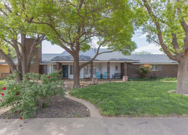 Property at 1102 15th St, Shallowater, TX 79363, 4 beds, 3 baths