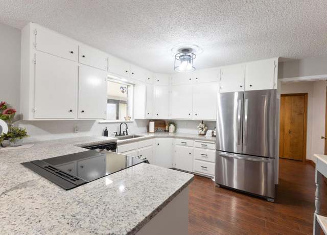 Property at 1102 15th St, Shallowater, TX 79363, 4 beds, 3 baths