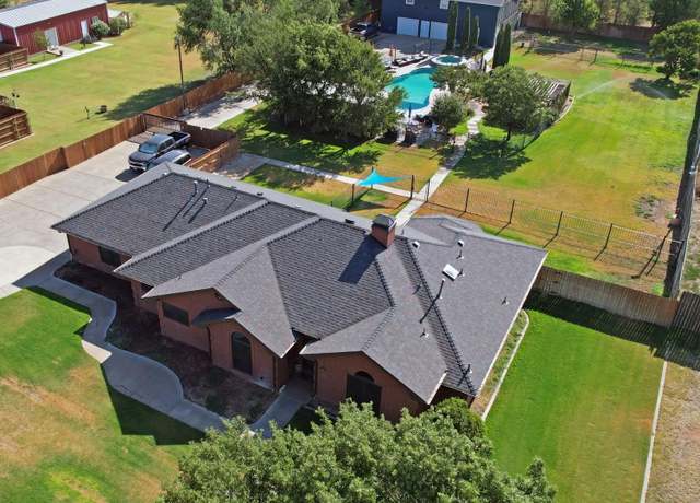 Property at 112 N Quincy Ave, Lubbock, TX 79416, 8 beds, 6 baths