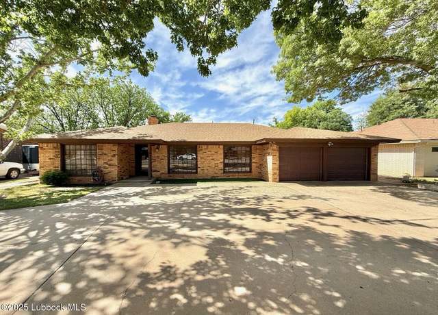 Property at 226 Sandalwood Ln, Levelland, TX 79336, 4 beds, 2 baths