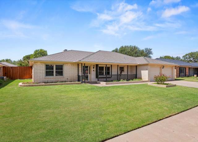 Property at 5713 77th St, Lubbock, TX 79424, 3 beds, 2 baths