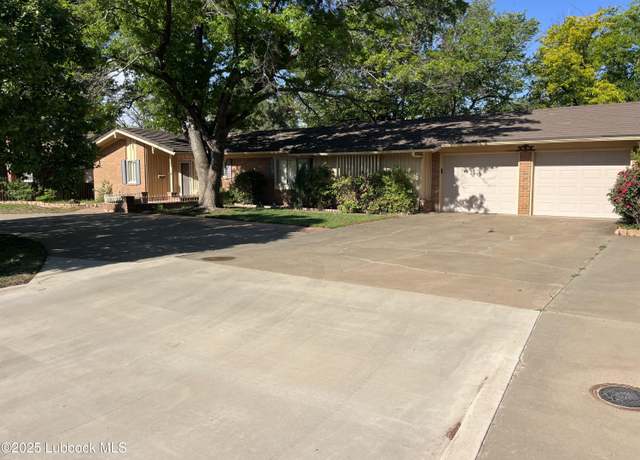 Property at 1105 Holliday, Plainview, TX 79072, 4 beds, 2.5 baths