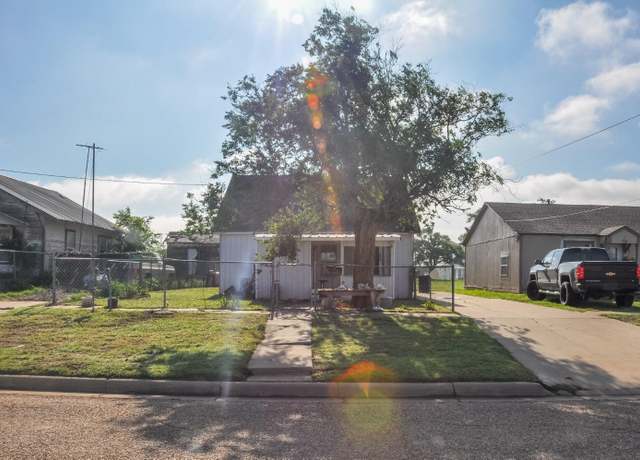 Property at 714 Elm St, Plainview, TX 79072, 3 beds, 1 bath