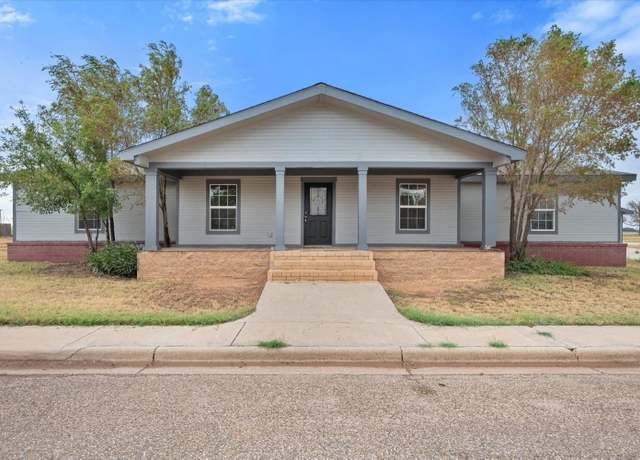 Property at 1520 N 7th St, Tahoka, TX 79373, 3 beds, 2 baths