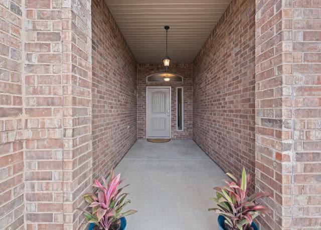 Property at 5744 111th St, Lubbock, TX 79424, 4 beds, 3 baths