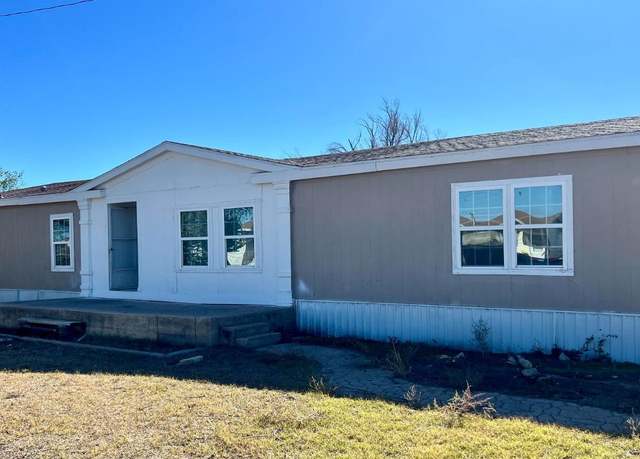 Property at 804 W Ellwood Blvd, Anton, TX 79313, 4 beds, 2 baths