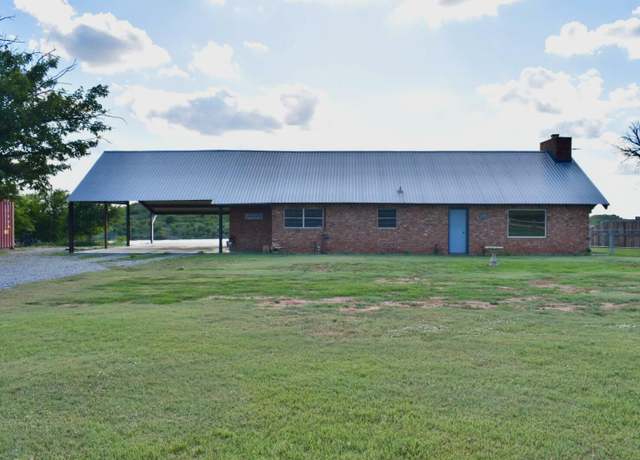 Property at 364 Wharton Dr, Seymour, TX 76380, 2 beds, 2 baths