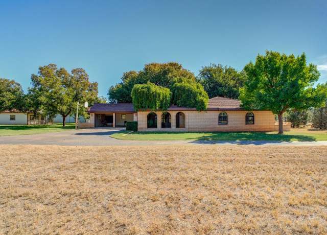 Property at 1588 Pecan Dr, Brownfield, TX 79316, 3 beds, 2 baths