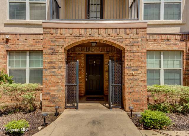 Property at 2109 Main St Unit 4, Lubbock, TX 79401, 3 beds, 3.5 baths