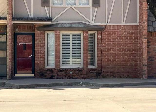 Property at 1003A Jefferson St, Plainview, TX 79072, 2 beds, 1.5 baths