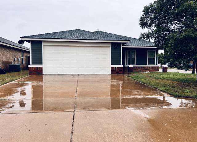 Property at 2321 99th St, Lubbock, TX 79423, 3 beds, 2 baths