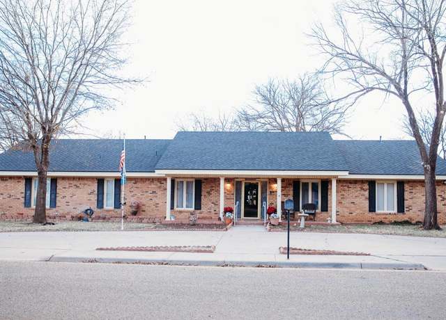 Property at 1614 E Crystal Pl, Brownfield, TX 79316, 4 beds, 3 baths