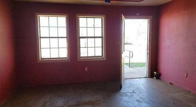 Photo of 3006 E 3rd St, Lubbock, TX 79403