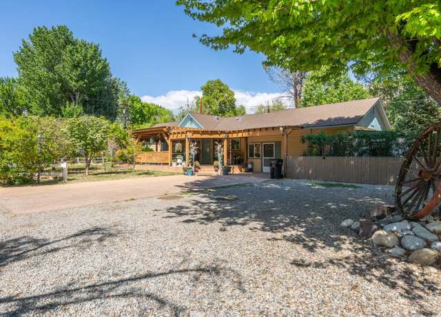 Property at 324 McLaren Ln, Bishop, CA 93514, 4 beds, 3 baths