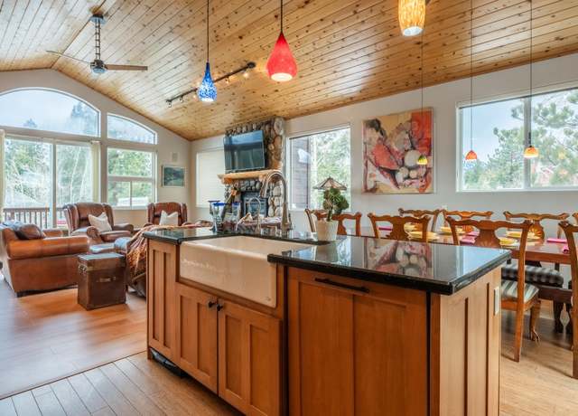 Property at 323 Wagon Wheel Rd, Mammoth Lakes, CA 93546, 4 beds, 3.5 baths