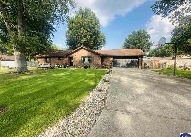 Property at 1315 N Walnut St, Brazil, IN 47834, 3 beds, 2.5 baths