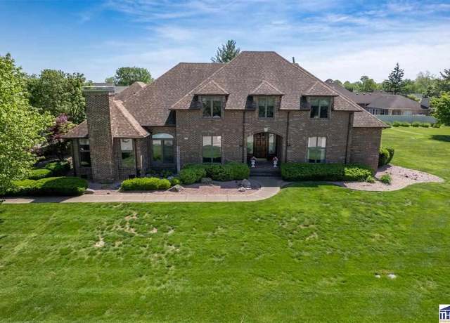 Property at 6754 W Manor Dr, Terre Haute, IN 47802, 5 beds, 4 baths