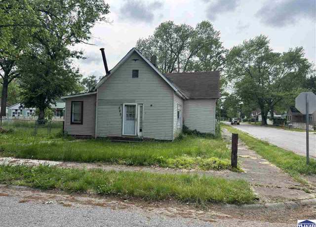 Property at 2801 S 13th St, Terre Haute, IN 47802, 3 beds, 1 bath