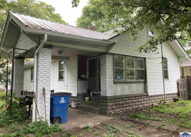 Property at 2028 N 29th St, Terre Haute, IN 47804, 3 beds, 2.5 baths