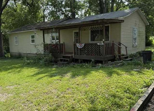 Property at 2262 N Marion Pl, West Terre Haute, IN 47885, 3 beds, 1 bath