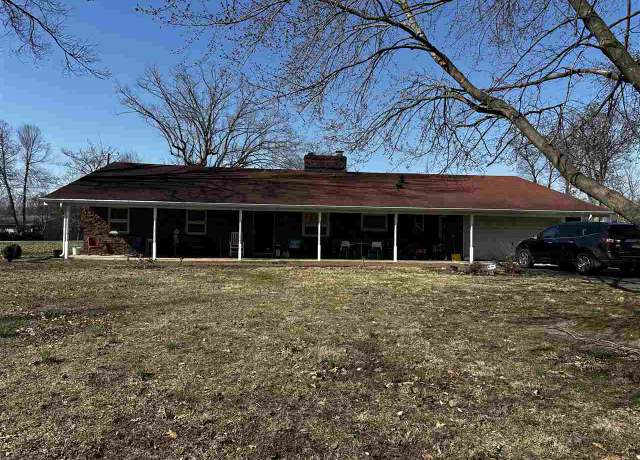 Property at 700 Delaware Ave, Terre Haute, IN 47804, 6 beds, 2.5 baths