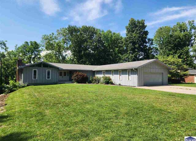 Property at 226 Highland Ct, Terre Haute, IN 47802, 5 beds, 3.5 baths