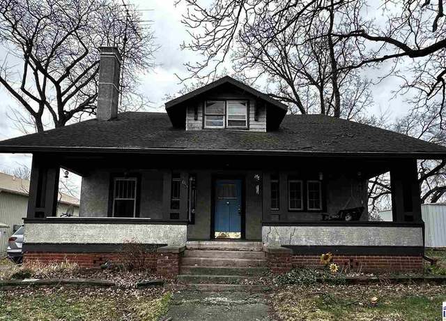 Property at 205 S Clinton St, West Lebanon, IN 47991, 5 beds, 2 baths