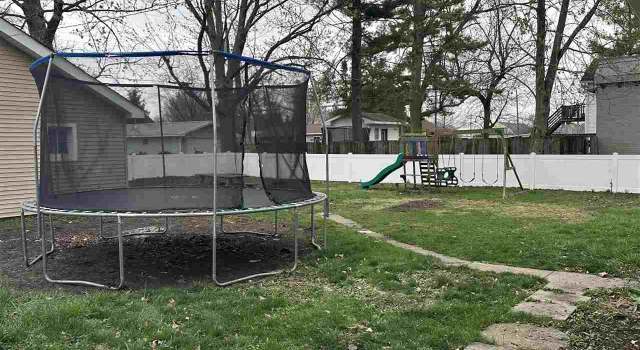 Photo of 224 N Maple St, Dana, IN 47847