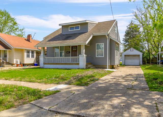 Property at 908 E Jackson St, Mexico, MO 65265, 3 beds, 2 baths