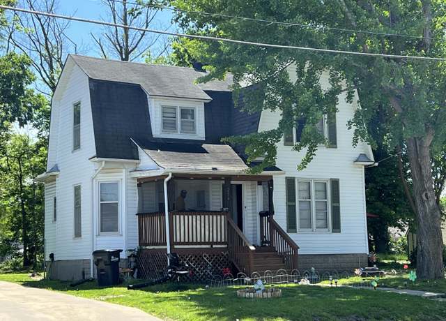 Property at 204 E Forest Ave, Columbia, MO 65203, 3 beds, 2 baths
