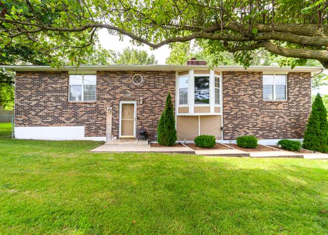 Property at 6002 E Molly Ln, Columbia, MO 65202, 3 beds, 2 baths