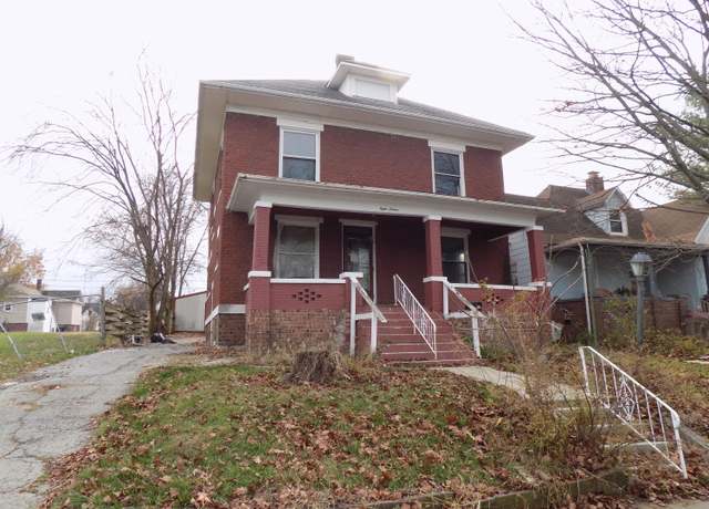 Property at 816 W Reed St, Moberly, MO 65270, 4 beds, 2 baths