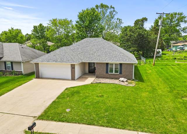 Property at 611 Rowe Ln, Columbia, MO 65203, 3 beds, 2 baths
