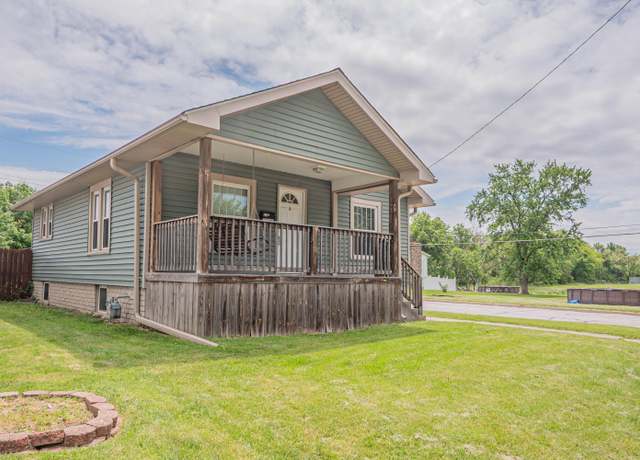 Property at 828 Cleveland Ave, Moberly, MO 65270, 2 beds, 1 bath