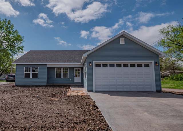 Property at 1122 Concannon St, Moberly, MO 65270, 3 beds, 2 baths