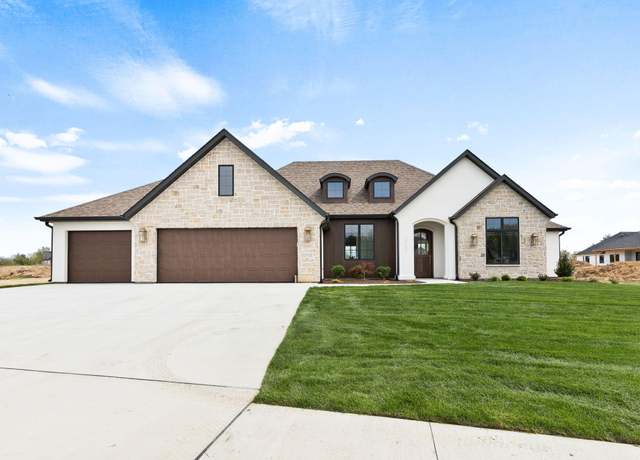 Property at 212 Walton Heath Dr, Columbia, MO 65201, 3 beds, 2 baths